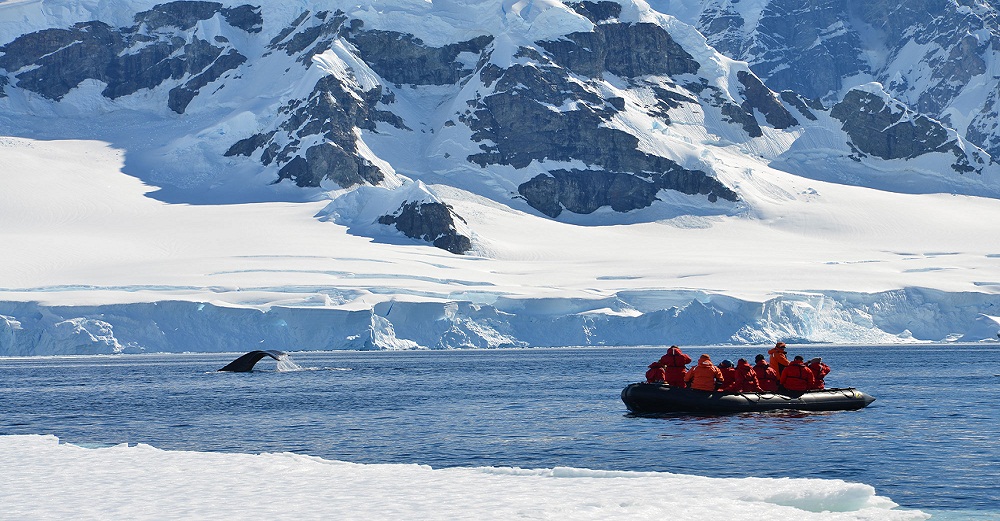 Antarctica2012-students-boat