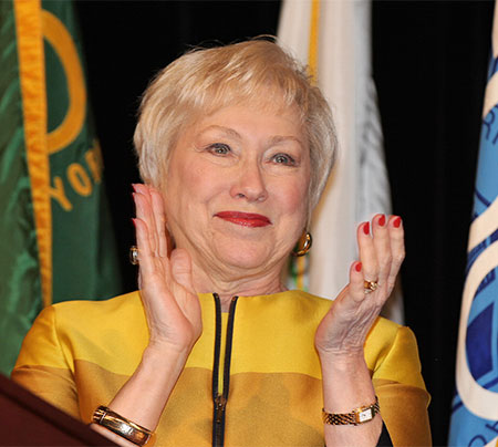 Chancellor Zimpher applauds the winners of the 2015 Chancellor's Award for Student Excellence