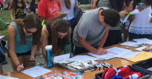 A voter registration table with students at it at Binghamton University.